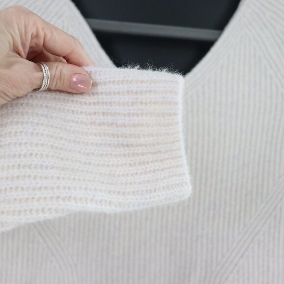 Banana Republic Yak Hair Wool Sweater Womens L Cream Quiet Luxury Classic NWT - Picture 3 of 15